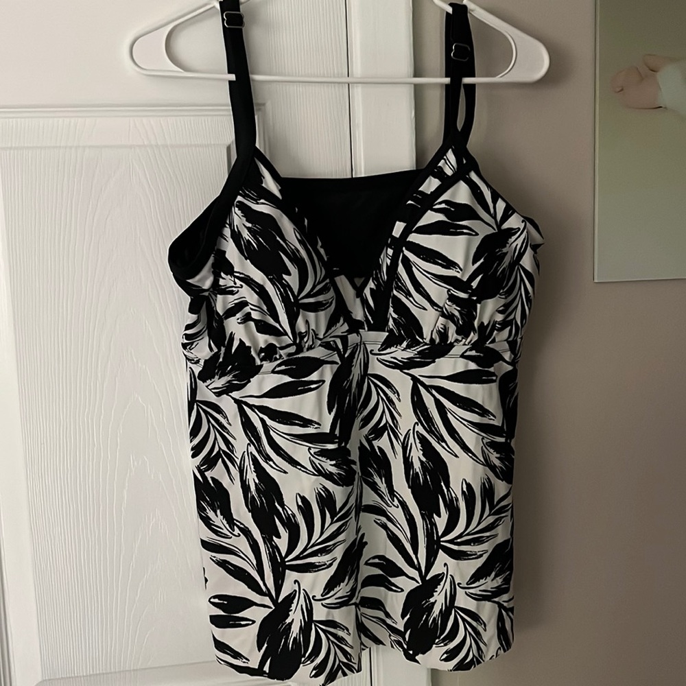 Women’s bathing suit top